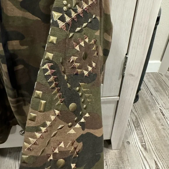 Miss Me Camouflage Hoodie Size Medium - Picture 5 of 5